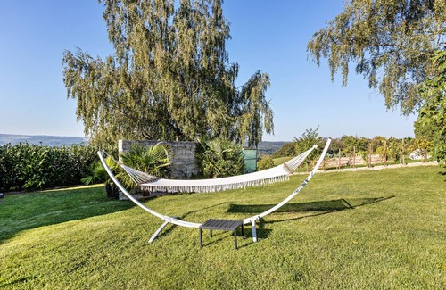Bechtersbohl Apartment | Holiday Apartment "Panoramablick" with Private Terrace, Shared Garden & Wi-Fi