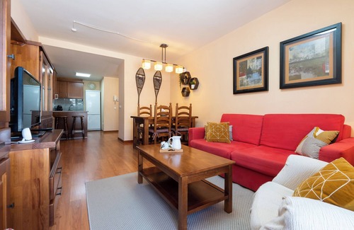 La Molina Apartment | Holiday Apartment “Pie de pistas Font Canaleta La Molina” next to Ski Slopes with Terrace & WiFi
