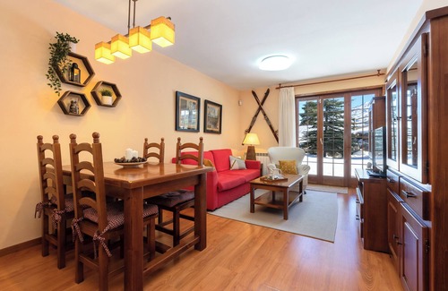 La Molina Apartment | Holiday Apartment “Pie de pistas Font Canaleta La Molina” next to Ski Slopes with Terrace & WiFi