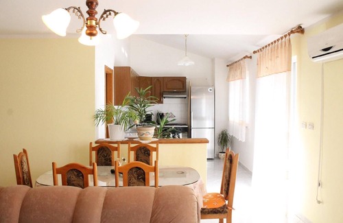 Pinezici House | Holiday apartment Pinezici for 1 - 6 persons with 3 bedrooms - Holiday house