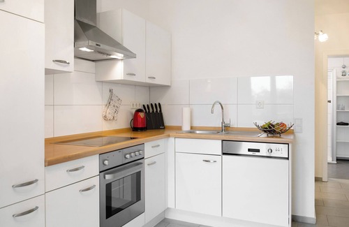 Owingen Apartment | Holiday Apartment "Plätzchen Im Grünen" with Private Terrace & Wi-Fi
