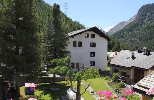 Pontresina Apartment | Holiday apartment Pontresina for 1 - 6 persons with 3 bedrooms - Holiday apartment