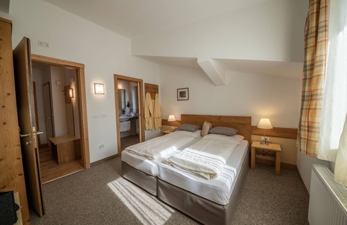 Santa Valburga Apartment | Holiday Apartment 'Pöder Flimkanzel' with Mountain View, Balcony, Shared Garden & Wi-Fi