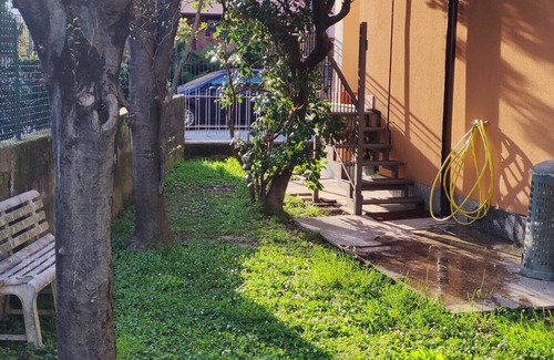 Ispra Apartment | Holiday Apartment "Residenza Gaia" by the Lake with Garden