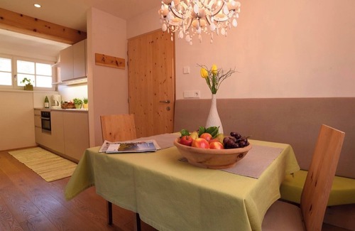 Terlano Apartment | Holiday Apartment "Rosengartnerhof Gantkofel" with Mountain View, Shared Pool & Wi-Fi