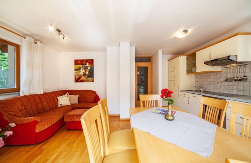 Saltusio Apartment | Holiday Apartment "Sonnegg" with Mountain View, Balcony & Wi-Fi