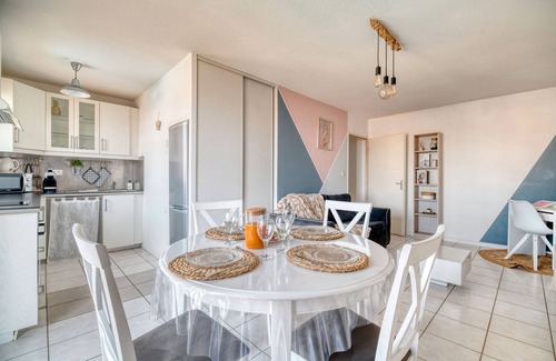 Saint - Martin - du - Touch Apartment | Holiday Apartment "Spacieux Proche Aéroport Et Airbus" with Shared Heated Pool & Wi-Fi