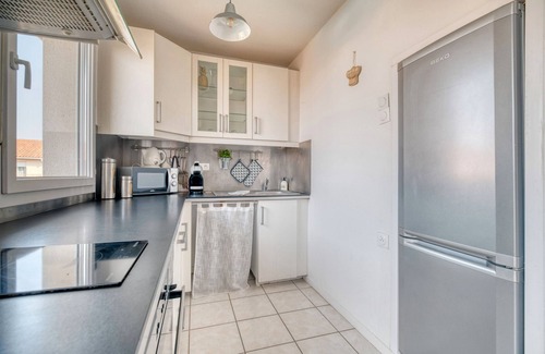 Saint - Martin - du - Touch Apartment | Holiday Apartment "Spacieux Proche Aéroport Et Airbus" with Shared Heated Pool & Wi-Fi