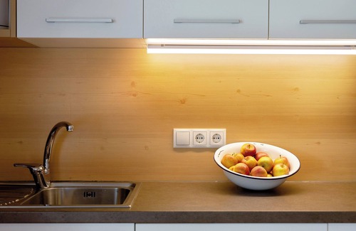 Issengo Apartment | Holiday Apartment "Stiflerhof Apt Alpenrose" with Mountain View, Shared Garden & Wi-Fi