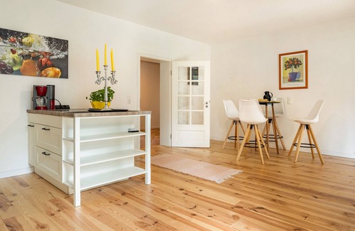Dedelstorf Apartment | Holiday Apartment 'Suite with Winter Garden' with Mountain View, Directly at the Swimming Lake and Wi-Fi