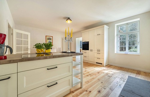 Dedelstorf Apartment | Holiday Apartment 'Suite with Winter Garden' with Mountain View, Directly at the Swimming Lake and Wi-Fi