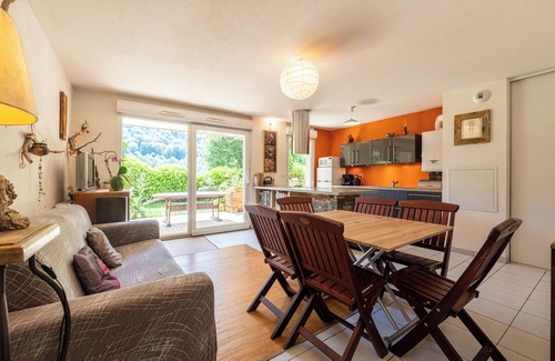 Seynod Apartment | Holiday Apartment "T3 Au Vert À 5 Min D'Annecy Centre" with Private Terrace, Private Garden & Wi-Fi