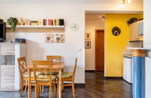 Oberhof Apartment | Holiday Apartment 'Tannenblick 6-1' with Shared Garden, Balcony and Wi-Fi
