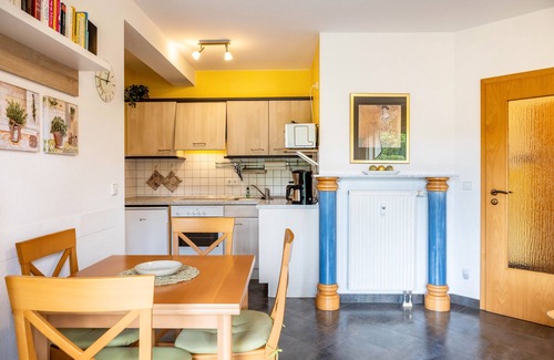 Oberhof Apartment | Holiday Apartment 'Tannenblick 6-1' with Shared Garden, Balcony and Wi-Fi