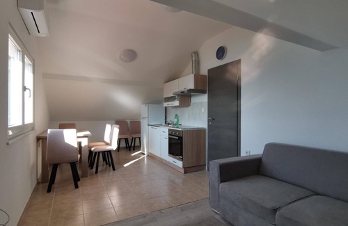 Susica Apartment | Holiday apartment Ugljan (Ort) for 2 - 6 persons with 3 bedrooms - Holiday apartment