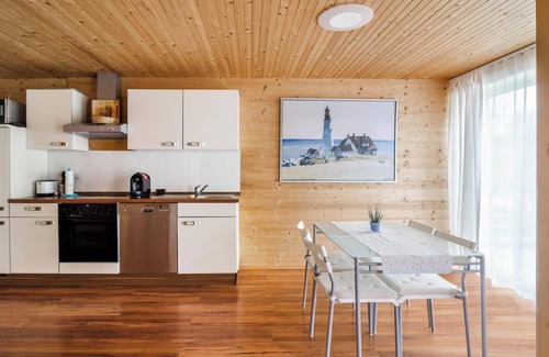 Ueberlingen Apartment | Holiday Apartment “Untergeschoss” with Wi-Fi, Terrace & Garden