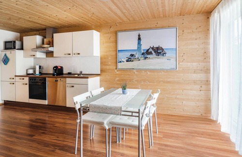 Ueberlingen Apartment | Holiday Apartment “Untergeschoss” with Wi-Fi, Terrace & Garden