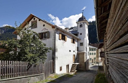 Valendas Apartment | Holiday apartment Valendas for 1 - 4 persons with 2 bedrooms - Historical building