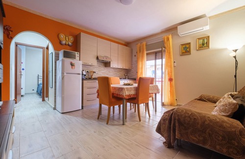 Chianchitta-Trappitello Apartment | Holiday Apartment "vicino Taormina" with Private Balcony & Wi-Fi