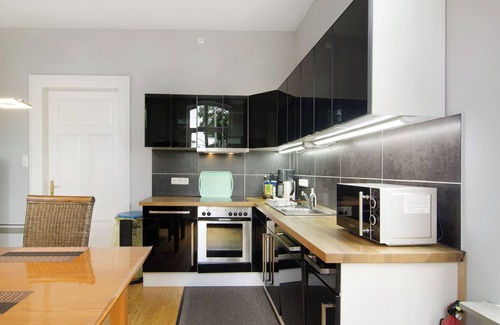 Esens Apartment | Holiday Apartment "Villa Fokken Kapitänsquartier" with Shared Garden & Wi-Fi