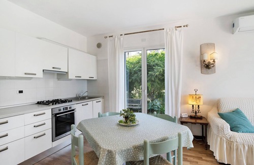 Gorleri Apartment | Holiday Apartment "Villa Isabella Casa Lucia" with Sea View, Shared Terrace & Wi-Fi
