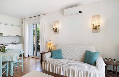 Gorleri Apartment | Holiday Apartment "Villa Isabella Casa Lucia" with Sea View, Shared Terrace & Wi-Fi