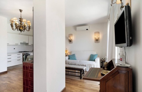 Gorleri Apartment | Holiday Apartment "Villa Isabella Casa Lucia" with Sea View, Shared Terrace & Wi-Fi