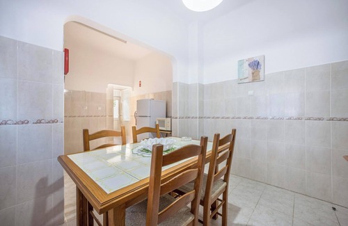 Burgau Apartment | Holiday Apartment Villas Brites nº2 with Shared Pool, Shared Garden & Wi-Fi