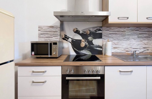 Alsfeld Apartment | Holiday Apartment "Vogelsberger Bett 5 Die 1 Links" with Wi-Fi