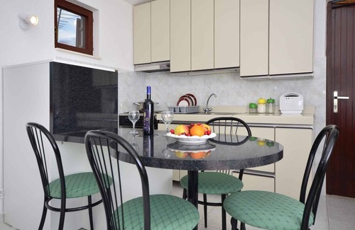 Baska Voda Apartment | Holiday apartment with air conditioning and terrace