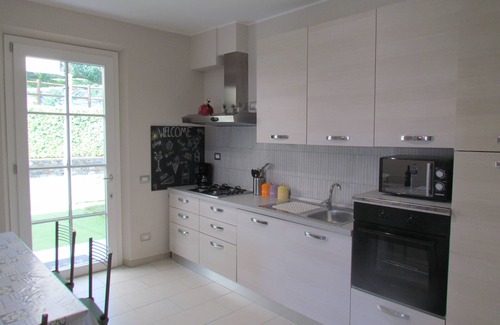 Castelvecchio Apartment | Holiday apartment with pool & garden in Lucca countryside