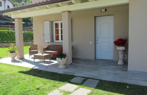Castelvecchio Apartment | Holiday apartment with pool & garden in Lucca countryside