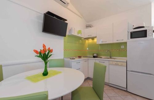 Ravni Apartment | Holiday apartment with 3 terraces and sea view