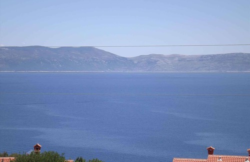 Ravni Apartment | Holiday apartment with 3 terraces and sea view