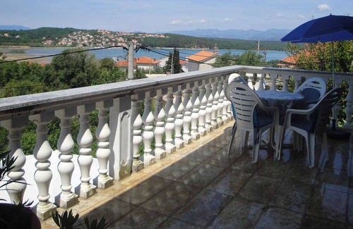 Soline Apartment | Holiday apartment with air conditioning and terrace with sea view