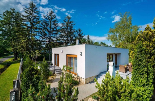Siofok Aranypart Apartment | Holiday apartment with air conditioning, only 100 m from the beach