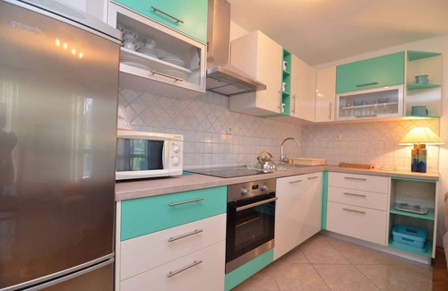 Petrcane Apartment | Holiday apartment with air conditioning only 25 meters to the Adriatic Sea