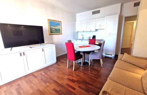 Meina Apartment | Holiday apartment with air conditioning and WLAN
