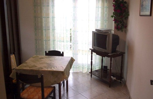 Opric Apartment | Holiday apartment with air conditioning and barbecue