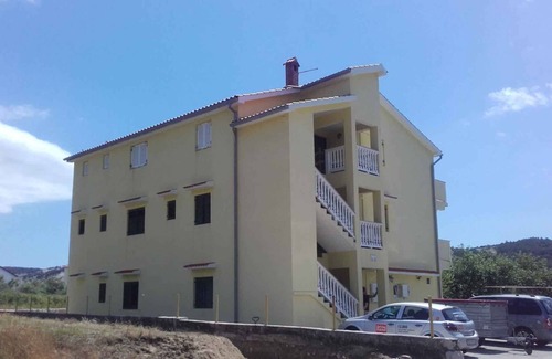 Lopar Apartment | Holiday apartment with barbecue and children's playground