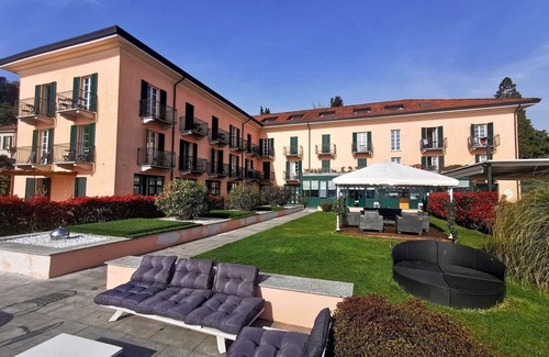 Meina Apartment | Holiday apartment with balcony, air conditioning and wifi