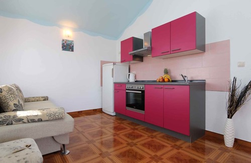 Polje Apartment | Holiday apartment with balcony and air conditioning