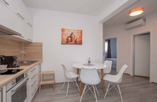 Kaldanija Apartment | Holiday apartment with communal pool and air conditioning