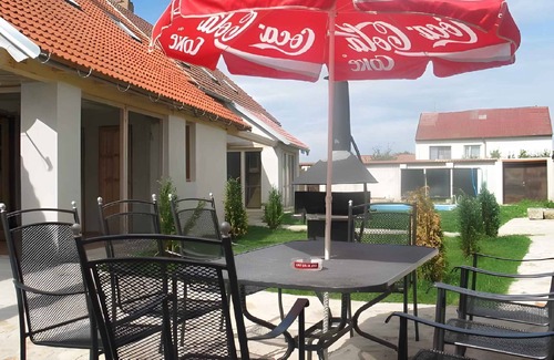 Ponedraz Apartment | Holiday apartment with outdoor pool at the court