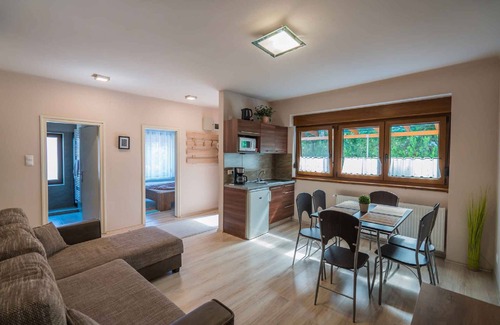 Siofok Aranypart Apartment | Holiday apartment with garden, just 100 meters from the beach