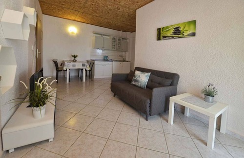 Funtana Apartment | Holiday apartment with air conditioning and Internet access