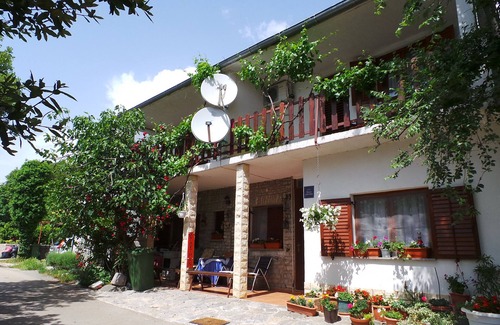 Karlobag Apartment | Holiday apartment with air-conditioning 50 m from the Adriatic Sea