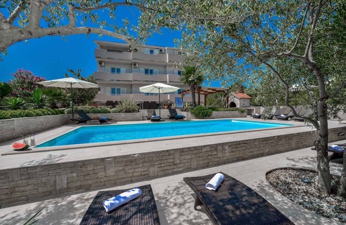 Kukljica Apartment | Holiday apartment with sea view and pool