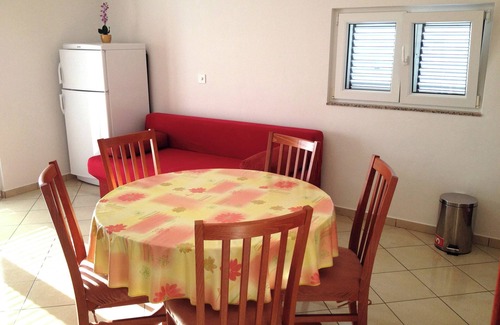 Rtina Apartment | Holiday apartment with air conditioning and sea view