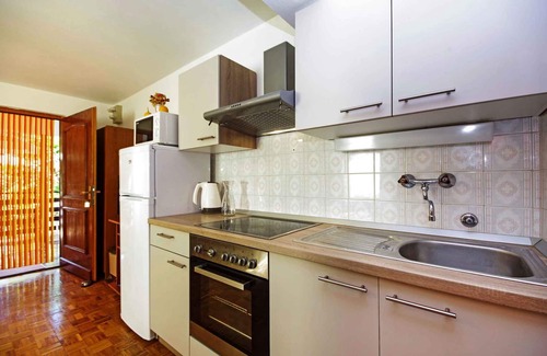 Nin Apartment | Holiday apartment with terrace and air conditioning